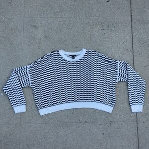 Forever 21 Black & White Zig Zag Stripes Cropped Baggy Knit Sweater Size M